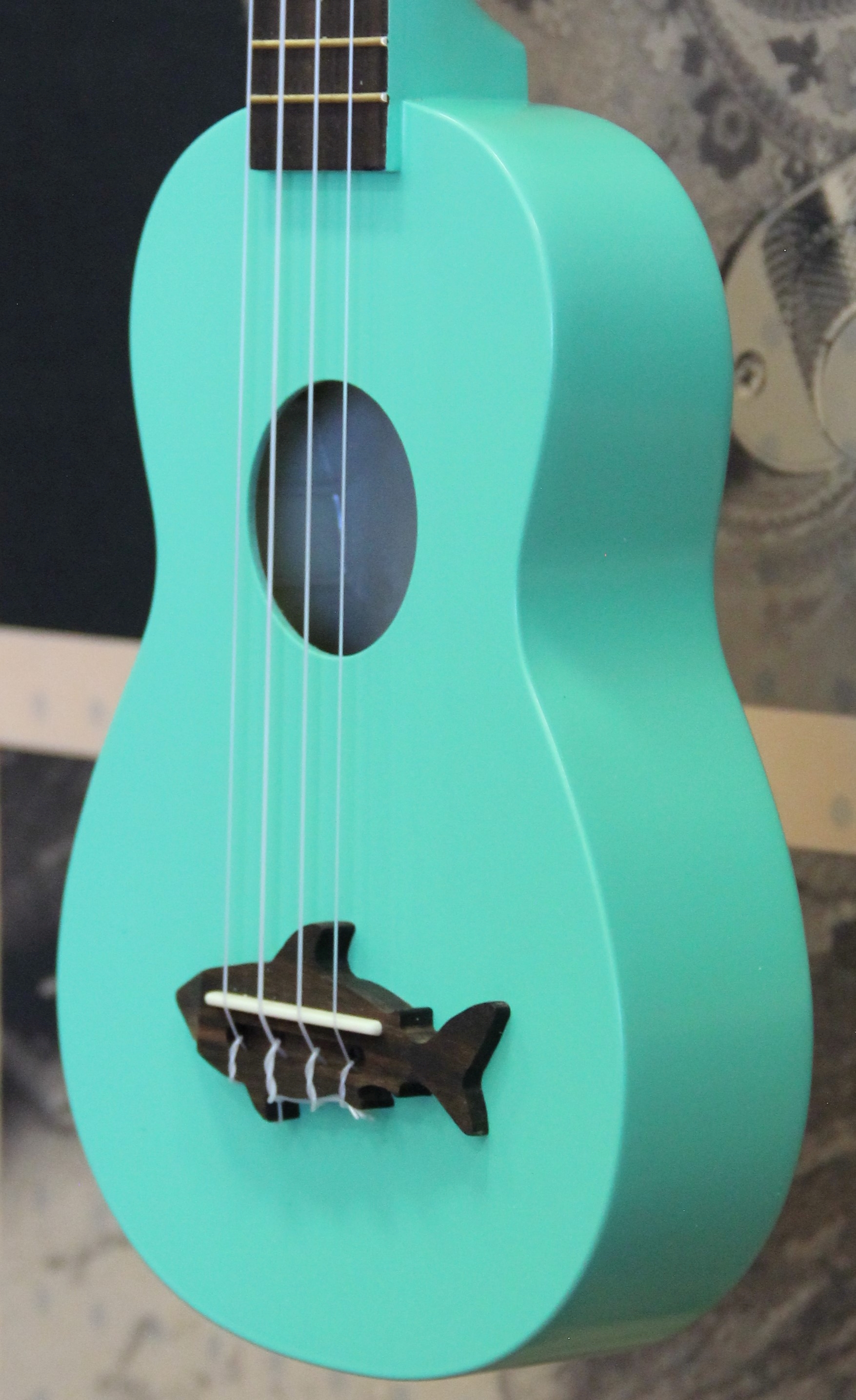 makala shark bridge soprano ukulele surf green